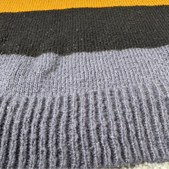 Doe and Rae 100% Polyester Puffy Long Sleeves Crop Sweater Size Medium - Picture 10 of 12